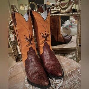 EUC Vintage Ariat Women's Cowgirl Boots. Like new, worn once. Size 7